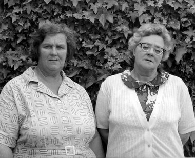 Clive Stone, Adele Stone and twin sister Beryl Radcliffe, Red Beach, 1973/1981/1/5, Hibiscus Coast Project – Part 1; gelatin silver print, images courtesy of the artists, Paul McNamara and The New Zealand Portrait Gallery