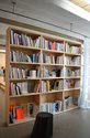 Bookcase as wall at Split Fountain, 3C /23 Dundonald St, Eden Terrace. Photo by Asumi Mizuo