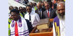 The 1611 Bible arriving in Papua. Photo from PNG 'Attitude'. 