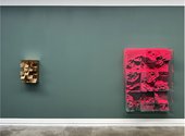 Jan Albers: lEgrandpEtit, 2023, bronze, 40 x 30 x 30 cm; rEdrumblE, spray paint on polystyrene and wood in acrylic glass box, 170 x 120 cm